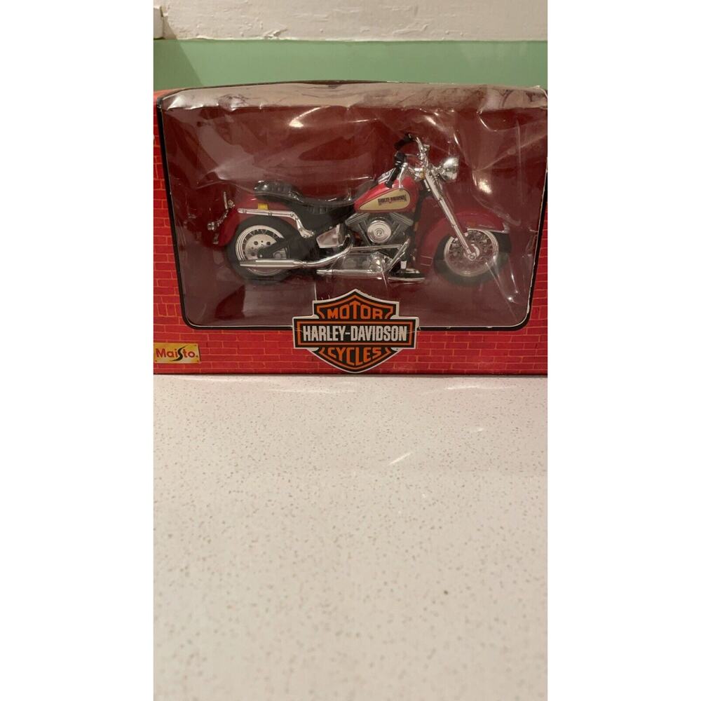 Harley Davidson 1:18 1986 FLST Heritage Softail Red Motorcycle Series 5 TRL7#39
